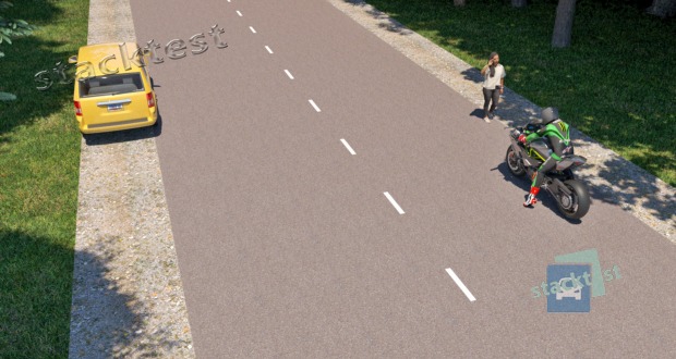 Řidič motocyklu před zastavením: