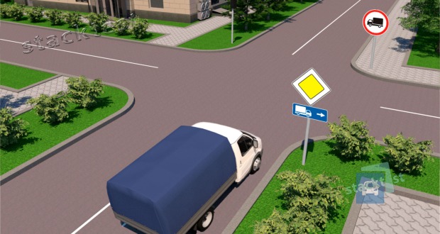 Kuhu tohib sõita B-kategooria veoautoga (keelumärk on ristmiku taga)?