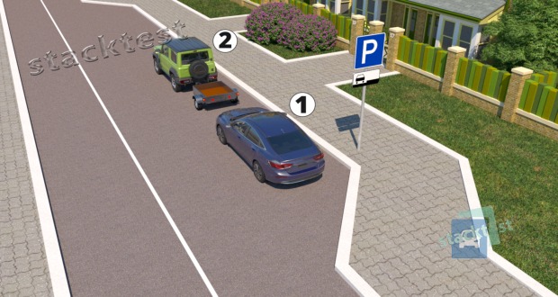 Kuris automobilis stovėdamas pažeidžia Kelių eismo taisykles šioje situacijoje?