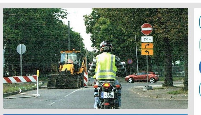 Kādos virzienos atļauts braukt motocikla vadītājam?