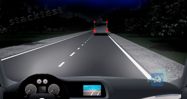 Vai priekša braucoša automobiļa vadītajam attelotaja situācijā atļauts iedegt pakaļējos miglas lukturus?