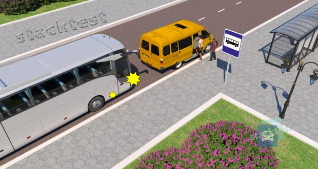 Vai autobusa vaditājs attēlotajā situācijā apstājies pareizi,lai izsēdinātu pasažierus, ja apzīmētajai pieturai tuvojas pasažieru sabiedriskais transportlīdzeklis?