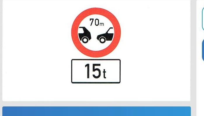 Kādu transportlīdzekļu vadītajiem, braucot attēloto ceļa zīmju darbības zonā, jāievēro distance, kas nedrīkst būt mazāka par ceļa zīmē norādīto?