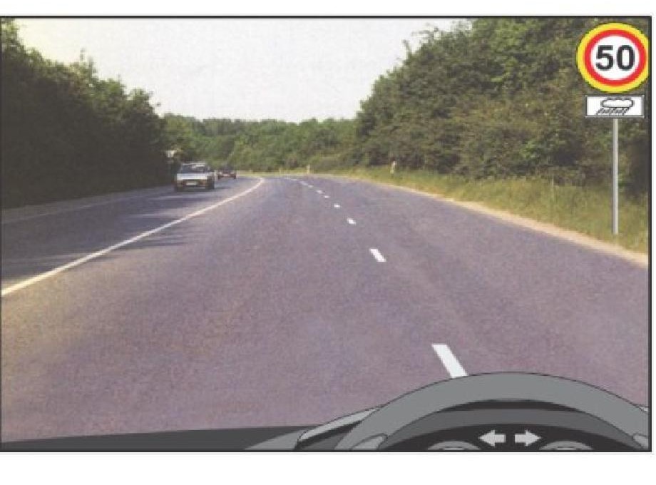 Cu ce viteză maximă puteţi continua deplasarea, trecând de indicatoarele din imagine, în cazul în care masa maximă autorizată a autocamionului Dvs. depăşeşte 3500 kg?