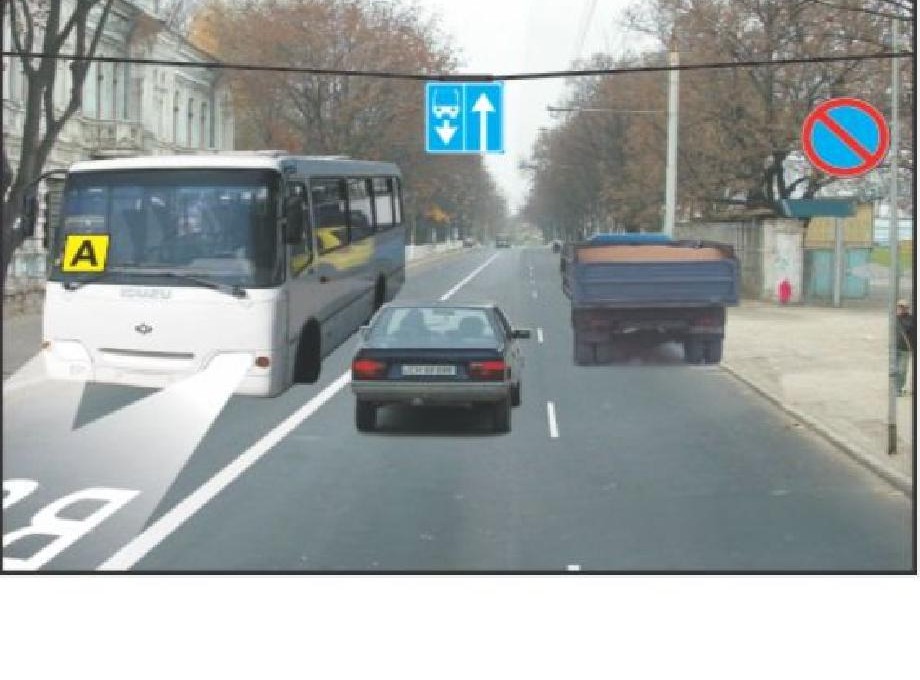 Водители маршрутных транспортных средств, движущихся по специально выделенной полосе навстречу общему потоку транспорта, для привлечения внимания других участников дорожного движения, в дневное время должны включать ближний свет фар или ходовые огни либо противотуманные фары: