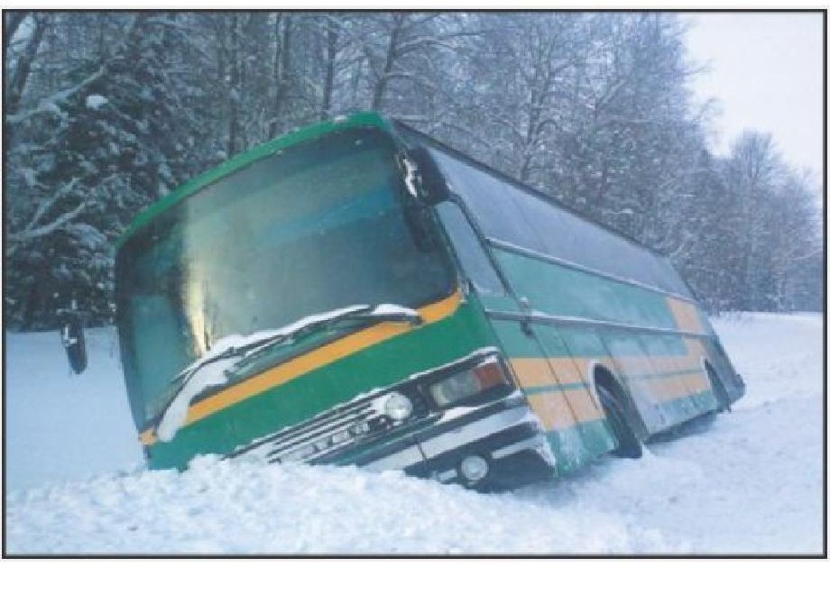 Cum trebuie să procedeze conducătorul autobuzului dacă, în urma accidentului în traficul rutier, ușile vehiculului au fost blocate?
