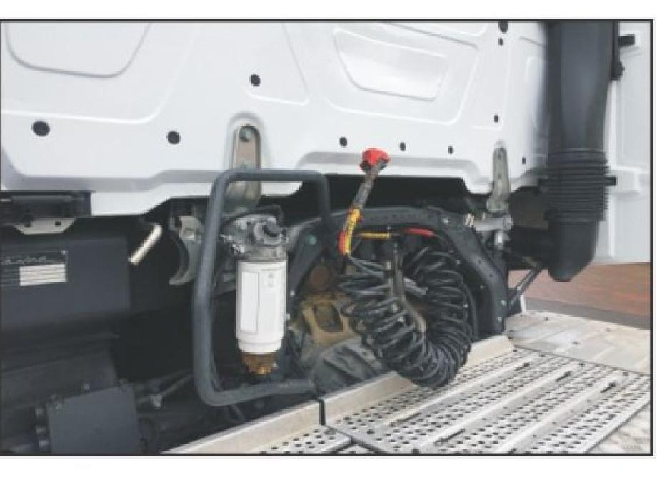 Care dispozitive ale ansamblului de vehicule nu vor funcționa dacă cablul electric de legătură a autotractorului cu remorca (semiremorca) este deteriorat sau nu este conectat?