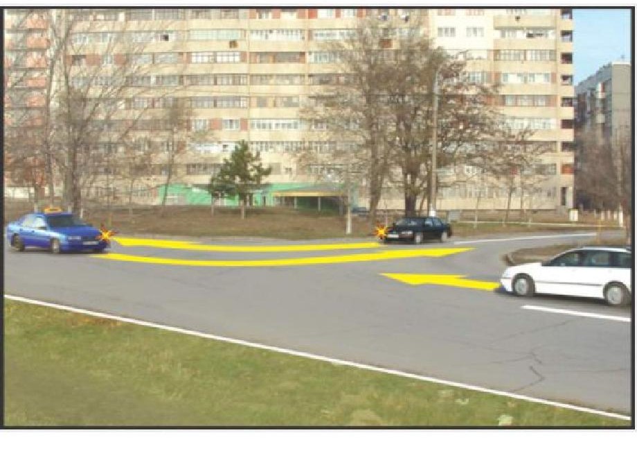Autoturismul albastru va traversa intersecţia: