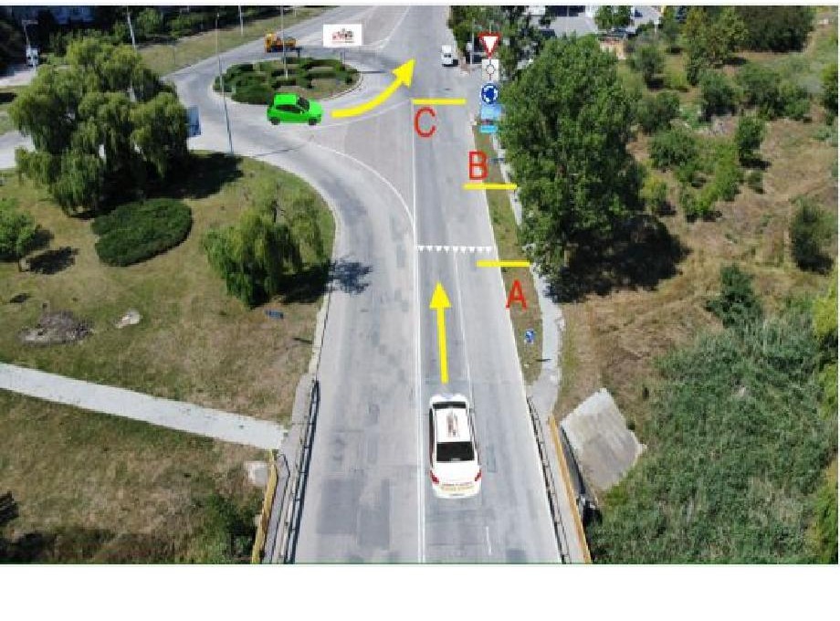 În situația din imagine, intenționând să cedeze trecerea autoturismu verde care se deplasează de-a lungul drumului principal, trebuie să vă opriți: